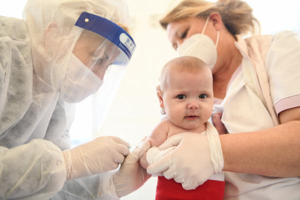 Child Vaccination: Benefits and Side Effects of Immunization Baby immunization and what to understand about it